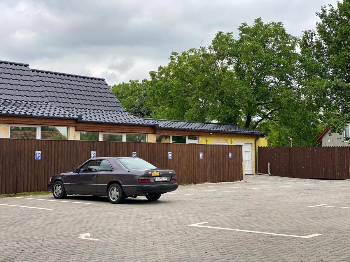 Blueline Motel Jászberény Exteriér fotografie